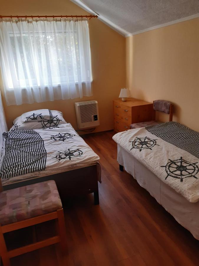 Ferienwohnung Tuja Vendeghaz Lajoskomárom Exterior foto